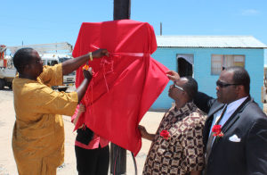 Erongo-connects-uis-Governorcuttingtheribbon-300x196